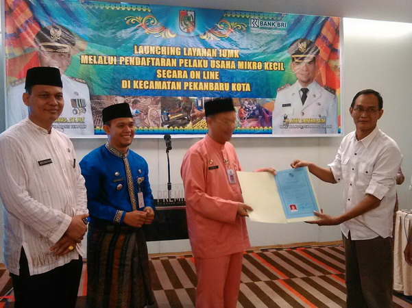 Azwan Resmikan Aplikasi IUMK Secara Online